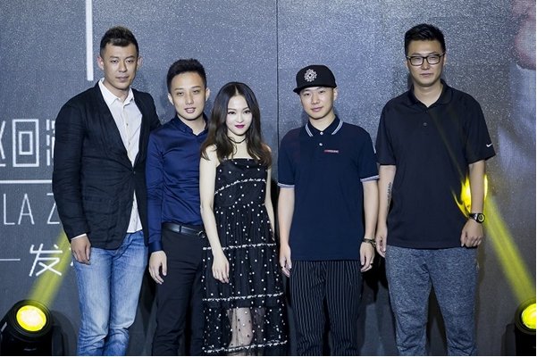 时尚芭莎慈善夜张韶涵捐了70万，为什么不能站c位?