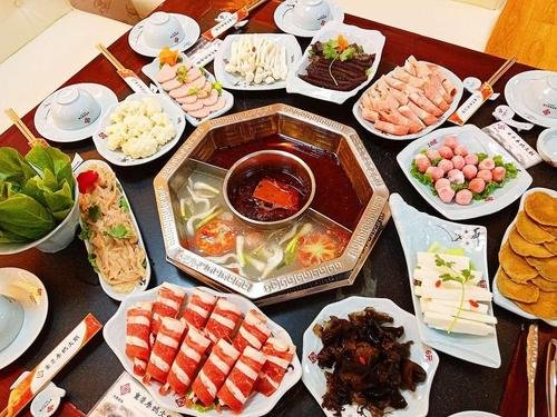 “秦妈火锅”创始人因病逝世,她生前有过哪些成就?