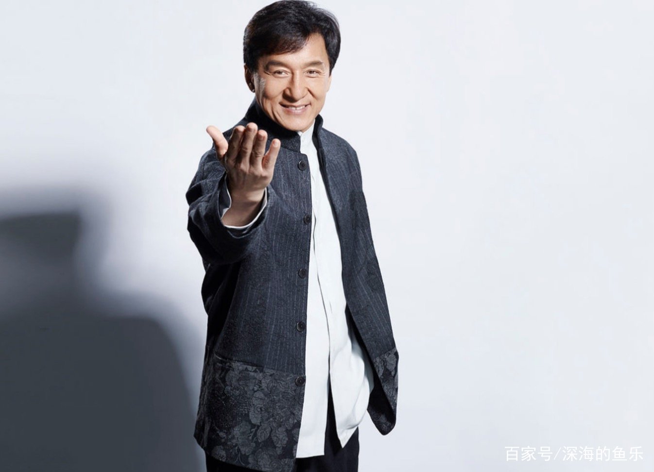 成龙曾拒绝向臧天朔交“保护费”,演唱会当天就被人砸,这到底是怎么回事?