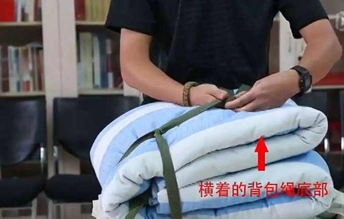 军训要打的背包带怎么打呀?