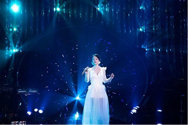 时尚芭莎慈善夜张韶涵捐了70万，为什么不能站c位?