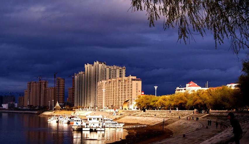 佳木斯市二手车交易市场在哪个位置？