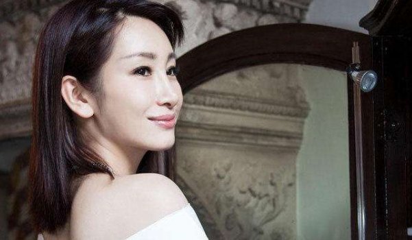 秦海璐敢怼黄晓明的原因是什么?