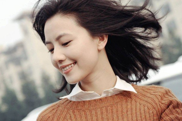 黄海波的《咱们结婚吧》在央视与芒果台播放的片尾曲不一样,这说明了什么?