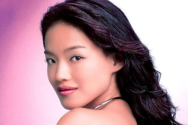 45岁舒淇晒美照庆生,女星是如何保持容貌青春的?