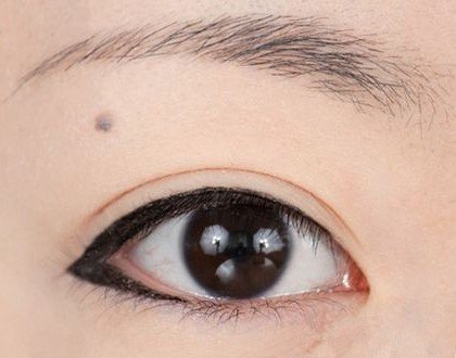 大眼无辜妆最大的特点就是画着一双下垂眼,是这样吗?