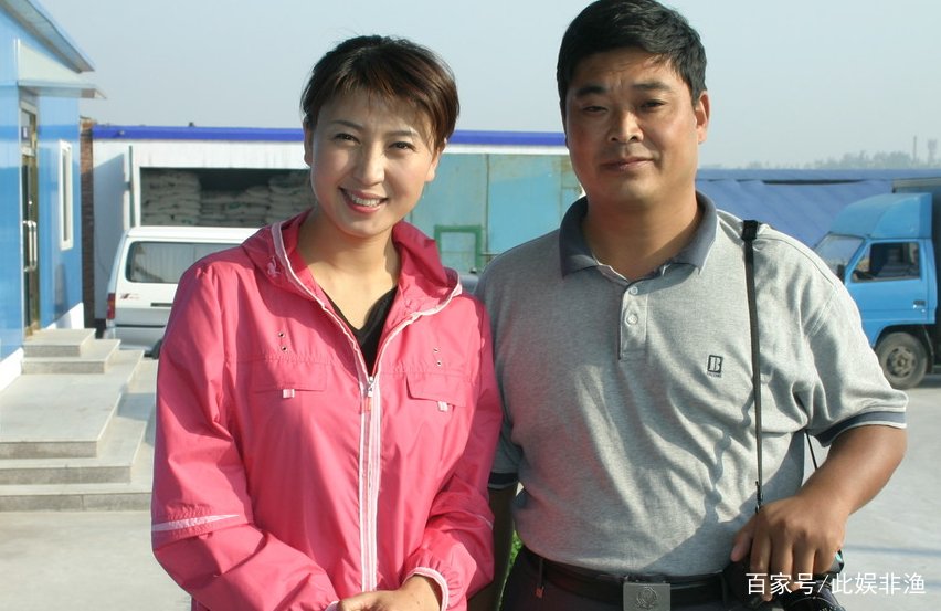 赵本山被她拒绝，后来低调嫁给小沈阳恩人，如今48岁活成这样，她是谁？