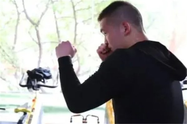 13岁少年聚众斗殴刺死2人,导致此事的原因是什么?