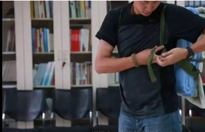 军训要打的背包带怎么打呀?