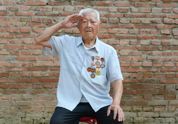 山西一位九旬老号兵唇上仍有号嘴印，这体现了什么？