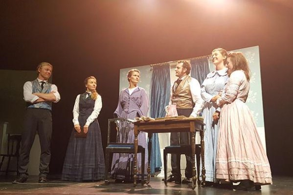 4人 六分钟 英语幽默短剧(带中文翻译)