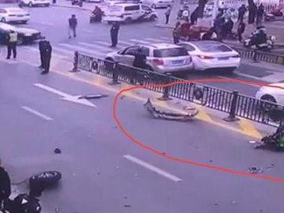 河南焦作一中学门口突发车祸,是否有人员伤亡?