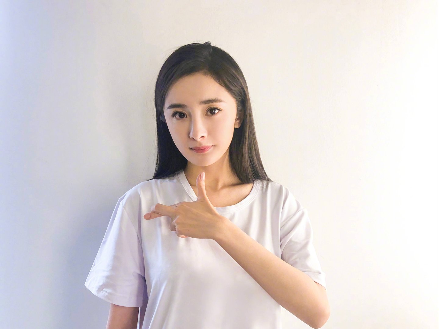 杨幂魏大勋前后现身同一饭店，前后现身是为了躲避记者吗？