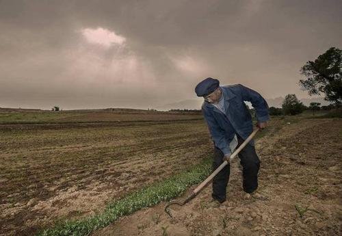 农民收入提前实现翻番目标,你身边的农民生活有多大改变?