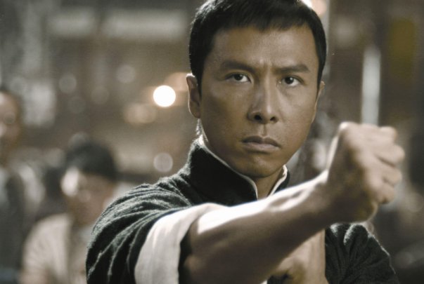 57岁甄子丹晒照秀恩爱，他与小17岁的小娇妻是如何结缘的？