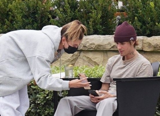 贾斯汀比伯分享妻子海莉近照,他们两人感情有多令人羡慕?