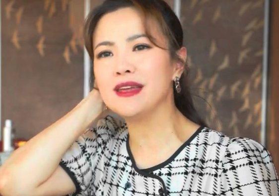 前央视主持涂经纬罕提前任，与撒贝宁分手后联系过，现在的她怎么样了？