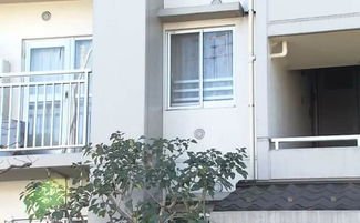 浙江女子带娃私闯他人别墅吹空调，这种行为是否犯法？