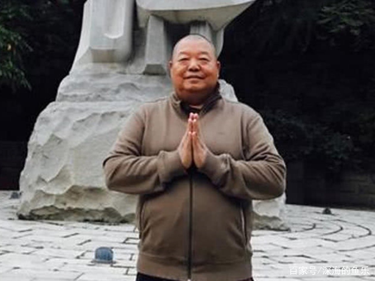 成龙曾拒绝向臧天朔交“保护费”,演唱会当天就被人砸,这到底是怎么回事?