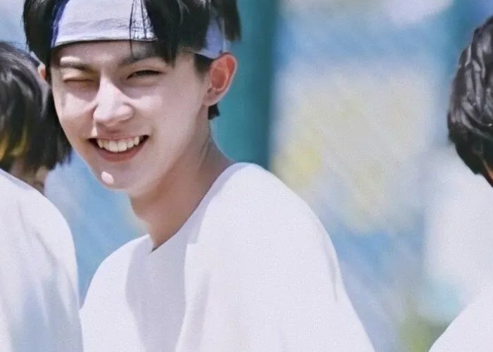 贺峻霖高考成绩过线成功考上院校,同队成员马嘉祺成绩如何?