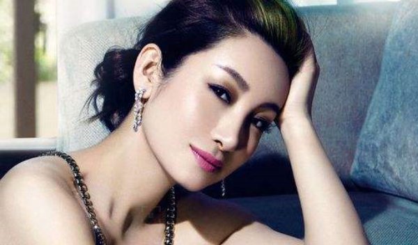 秦海璐敢怼黄晓明的原因是什么？