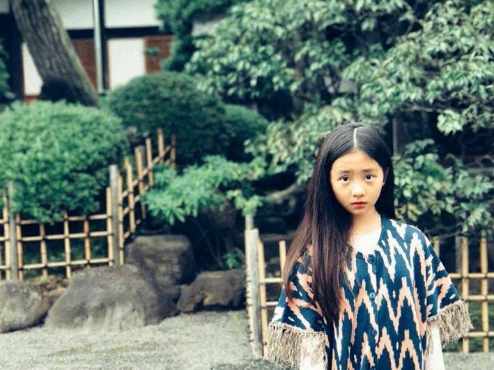 黄多多金发出镜,为何网友对此褒贬不一?