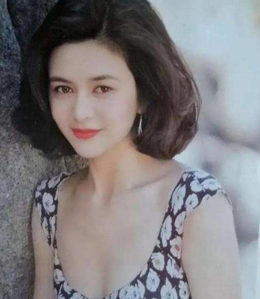 “十三姨”关之琳难抵岁月摧残，直播间带货，如今的她怎样了？