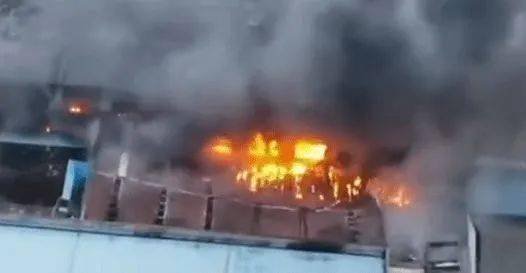 浙江嘉善一海绵厂发生火灾，造成6人死亡，谁该为这些死者负责？