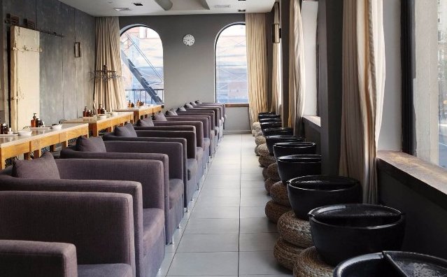 郑州某男子光顾足浴店，请4个女技师一起按摩，结局如何？