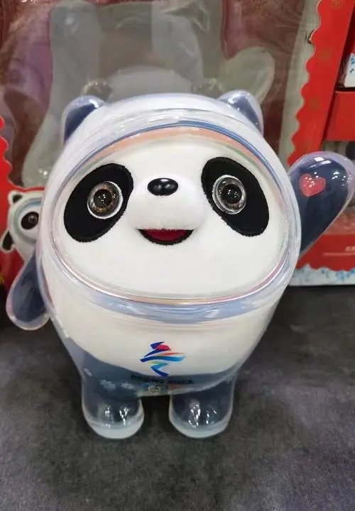 生产商回应冰墩墩外壳会发黄一事,我们如何才能保护其外壳不发黄?