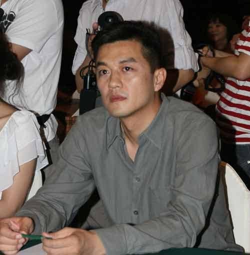 为什么很多人都说笑傲江湖李亚鹏版的不如老版?