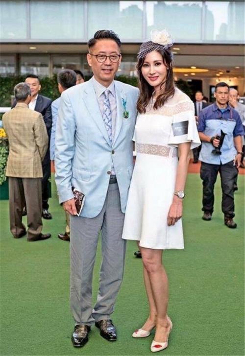 李嘉欣豪掷412万只为购一车位，她的老公究竟有何背景？