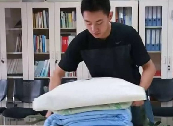 军训要打的背包带怎么打呀?