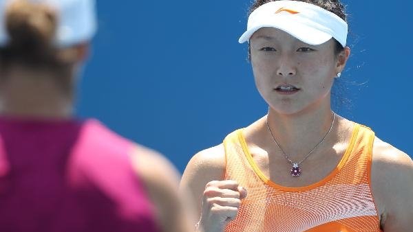 网球名将晏紫,结婚有11年之久了,成为了四个孩子的妈妈,你怎么看?