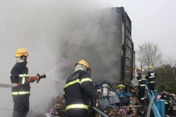 收到双11快递高速起火短信,怎么判断是真有其事还是恶意诈骗?