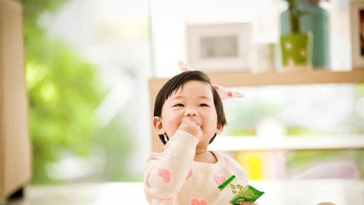 夏天宝宝长痱子的症状有哪些？擦哪些药有效？