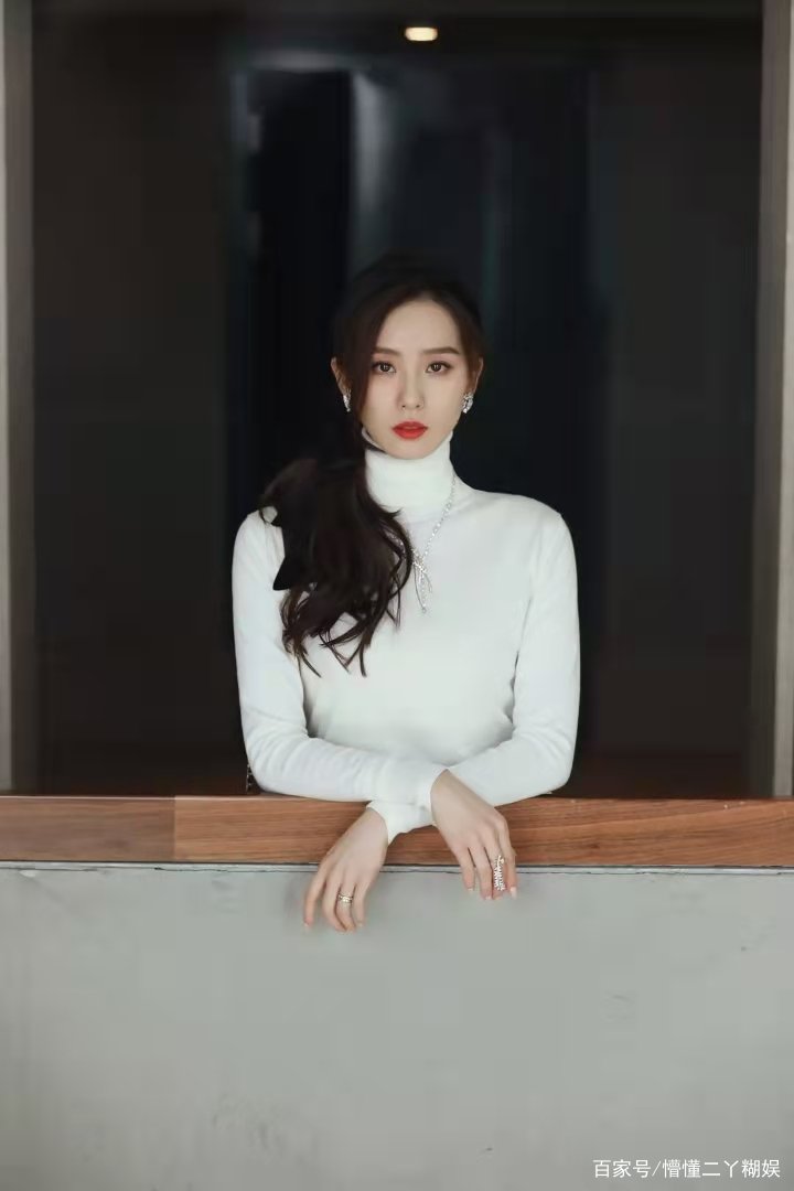 周扬青真人个子不高脖子还短，有没有让网友失望呢？