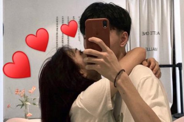 副教授被举报与多名女生发生关系，学校对此事作何态度？