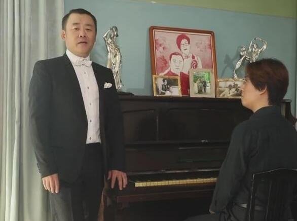 东方卫视6大主持人被封杀之后,为何大家说还是曹可凡与周立波聪明?