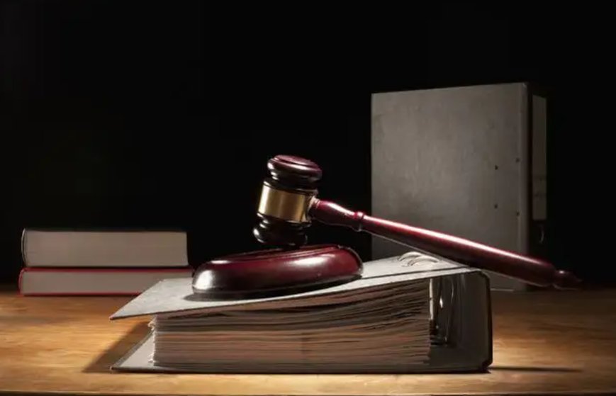 男子给十五岁小情人转账十五万，妻子到法院起诉追回账款为何被驳回？