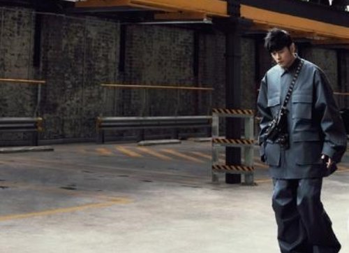 周杰伦杂志大片侧颜帅气，他还能否回到自己颜值的巅峰期？