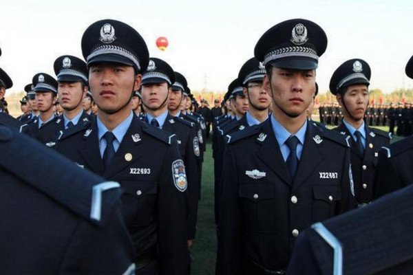 10年间全国有近700名交警辅警牺牲在岗位，你如何看待这件事？