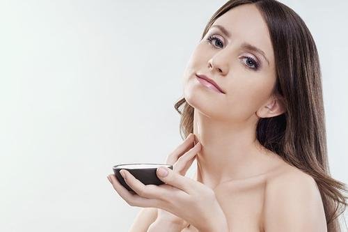 颈霜对颈纹有效吗？好用的颈霜有哪些？