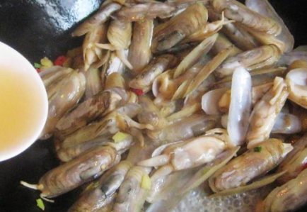 辣炒蚬子 是先煮一下呢 还是直接炒