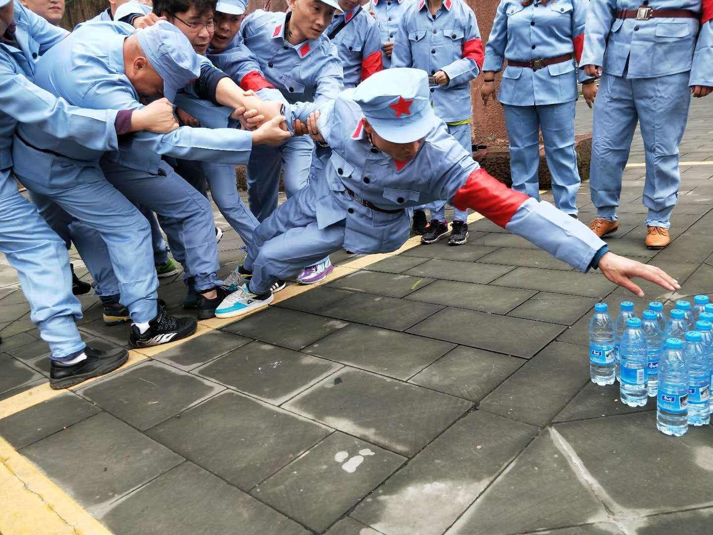 求 拓展训练项目 雷区取水 的组织方法及流程