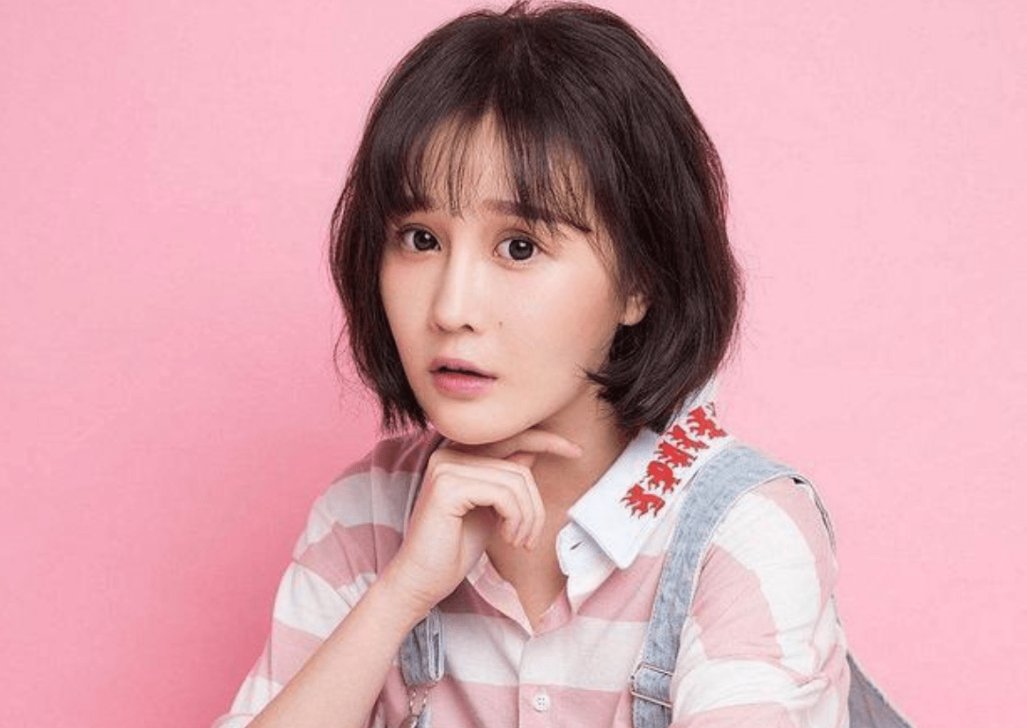 赵本山女儿球球直播征婚，为生娃不看钱，亲妈说房车彩礼全倒贴，你怎么看？