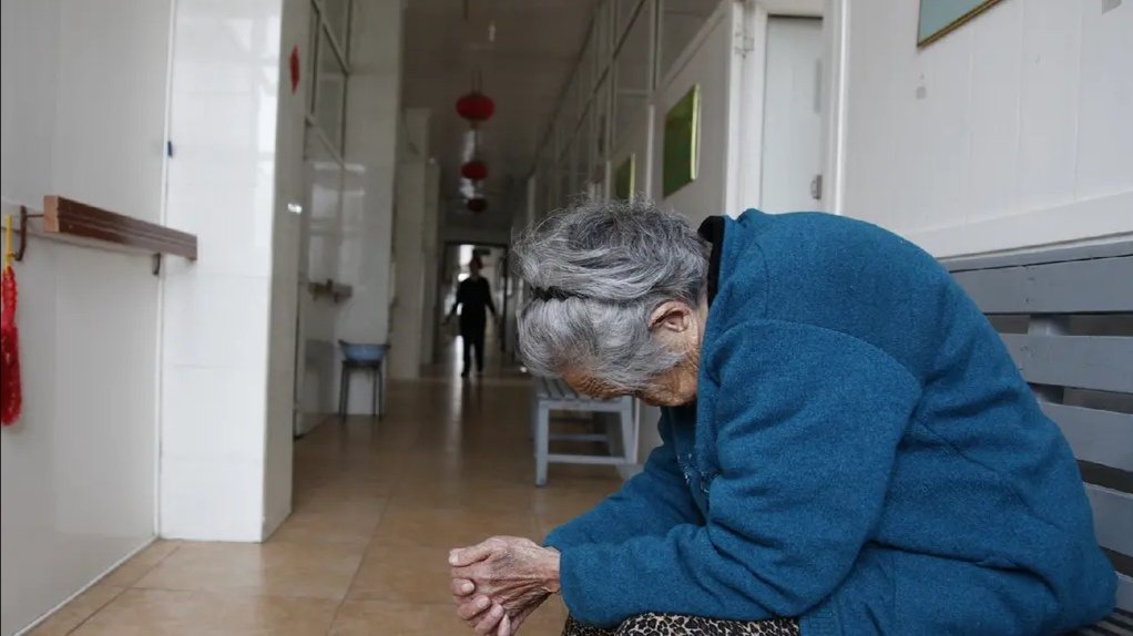 七旬老人脑出血住进ICU，独子因西安疫情无法尽孝，老人能得到照顾吗？