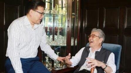 东方卫视6大主持人被封杀之后,为何大家说还是曹可凡与周立波聪明?