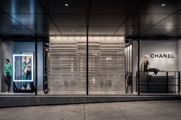 韩国青年排队抢购奢侈品，奢侈品是否有收藏的价值？