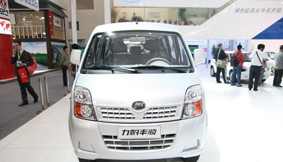 我想买辆面包车，就看中长安之星2和力帆丰顺两款，用于拉货载客，请网友告诉一下哪辆适合？我在这多谢了。